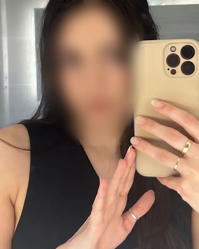 Julie - Image 3
